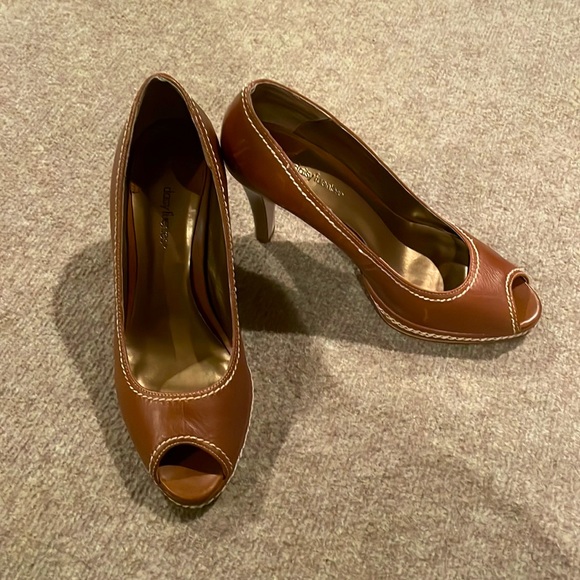 Brown peep-toe shoes with stitching detail - Picture 1 of 7